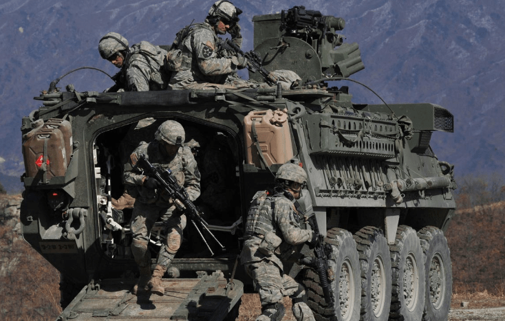 m1126装甲车有强大的装甲防护能力,可以维持每小时60英里的速度