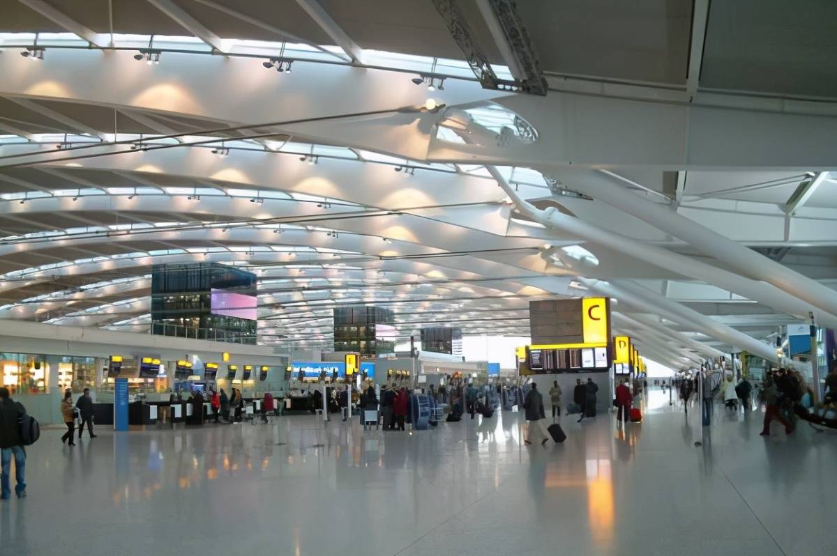 原创伦敦希斯罗机场将设专用的航站楼,接待高风险地区旅客!