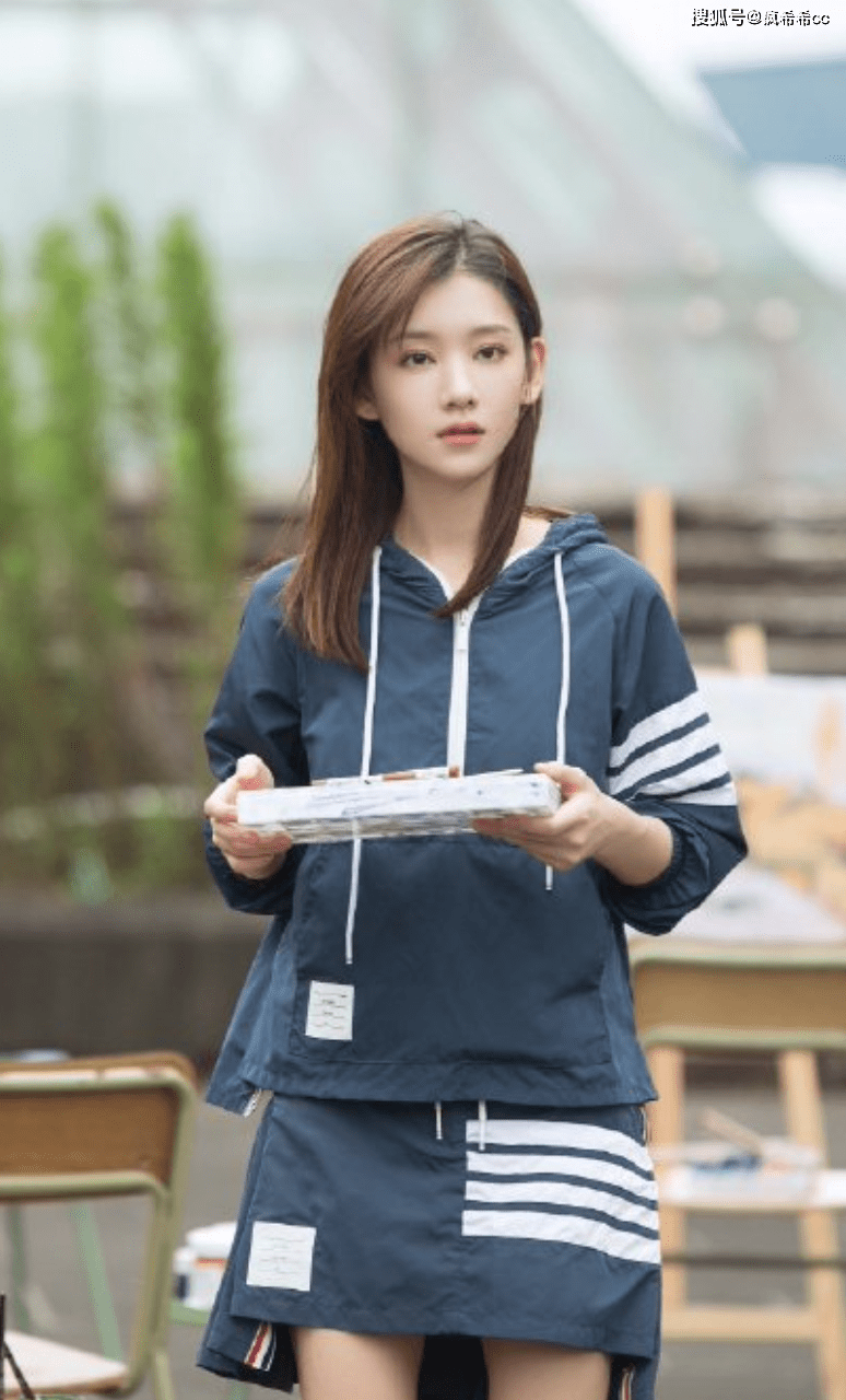 《一不小心捡到你》开播,女主赵露思男主刘特,女二是司藤里的她