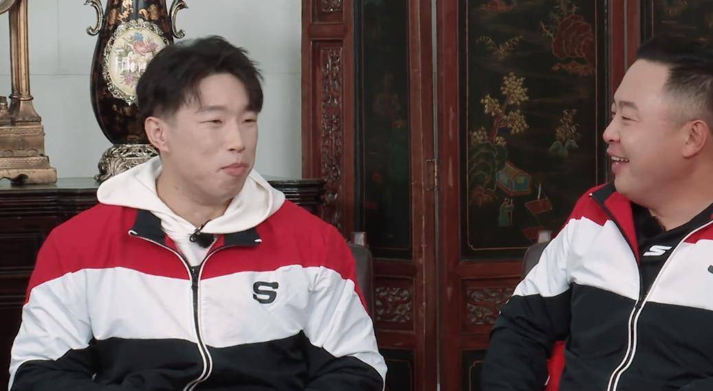 烧饼曝光儿子近照,祖孙三代的长相神相似,喜感满满的全家福最近德云