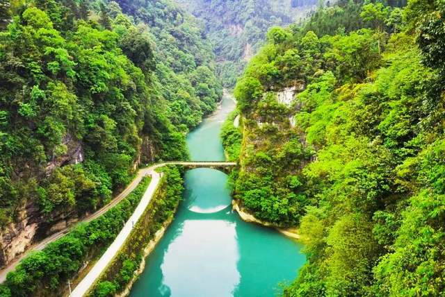 南宝山位于邛崃南宝山镇境内,是个尚未开发的旅游景区,幅员面积91.