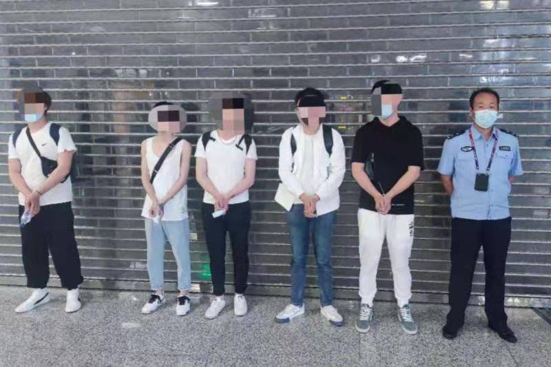 河南机场公安成功抓获5名涉嫌诈骗犯罪嫌疑人