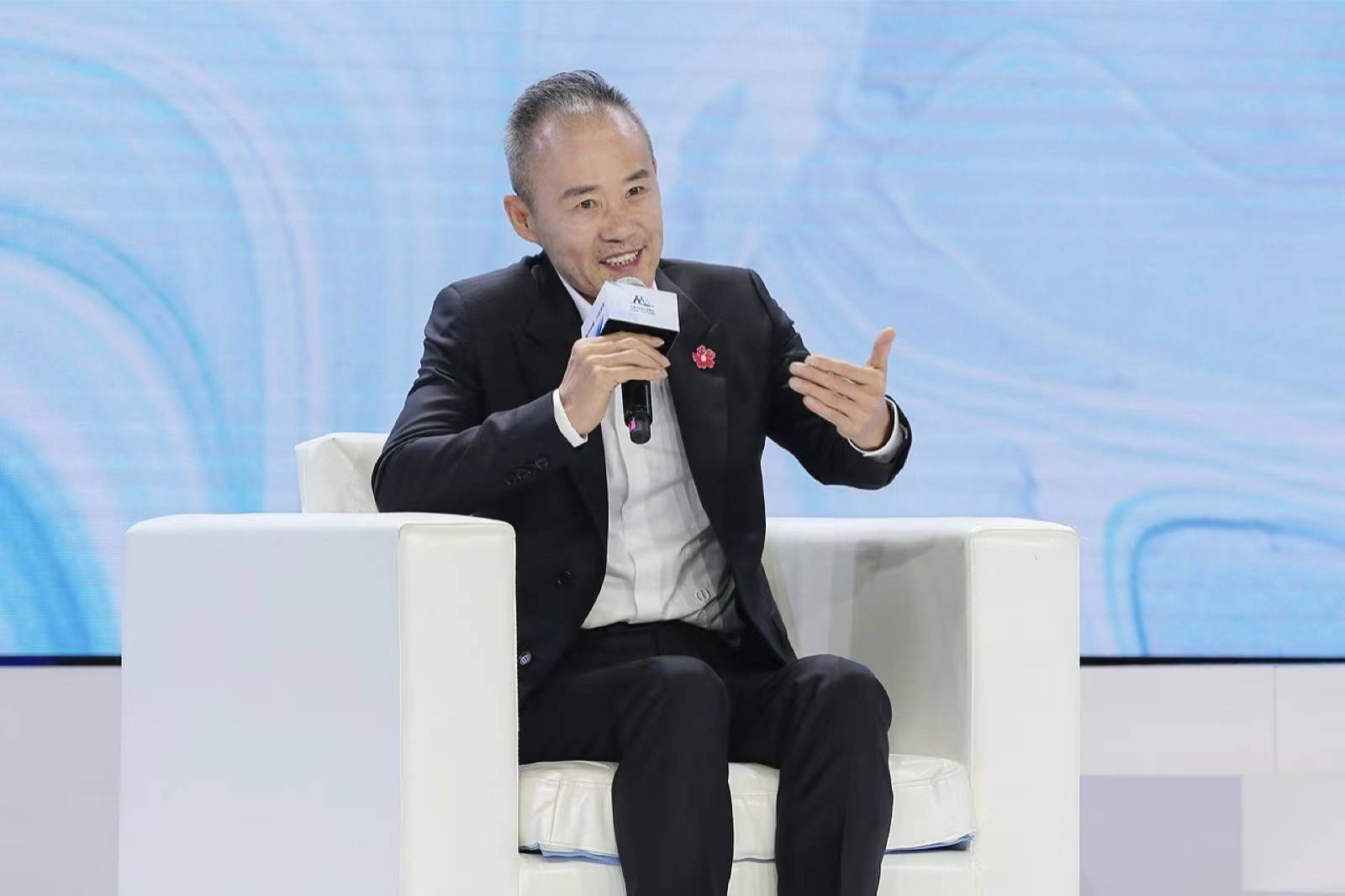 万科王石做客互联网公益峰会,称99公益日已成为国际震惊的"中国特产"