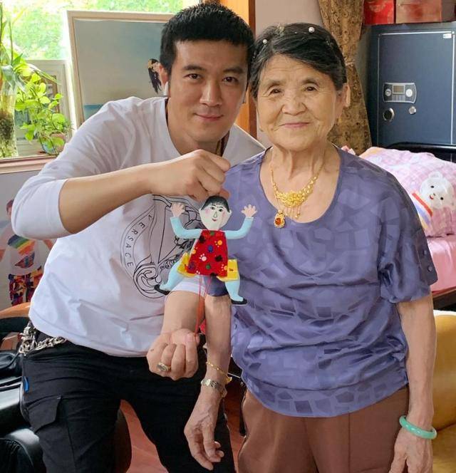 婆媳当如此!婆婆担心自己连累黄圣依,女神这话讲出丈夫的心声!