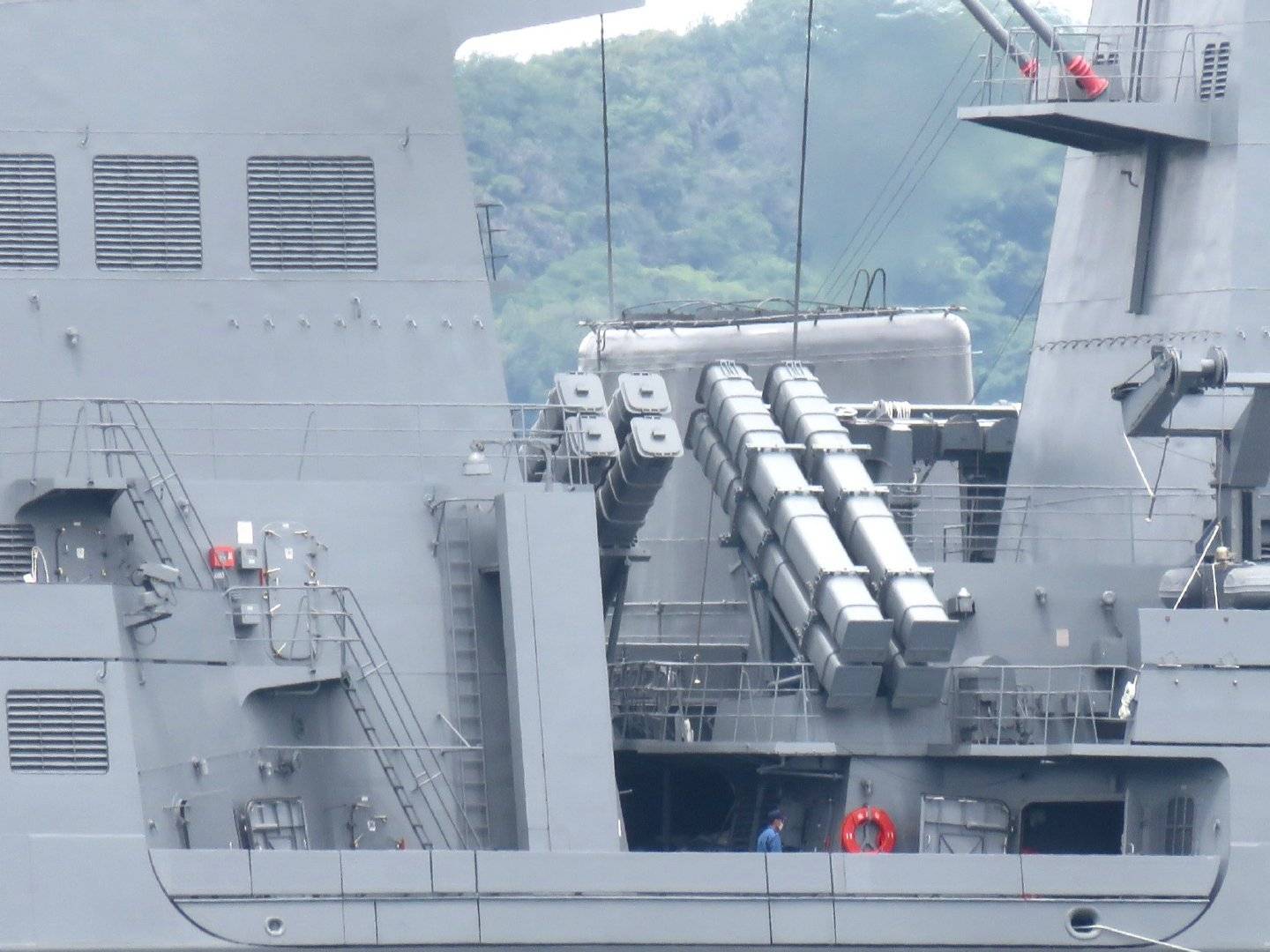 可以看到日本海上自卫队最新的羽黑号(ddg-180)宙斯盾导弹驱逐舰,已经