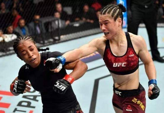 中国首位ufc女性世界冠军张伟丽:3年ufc生涯,共挣了钱