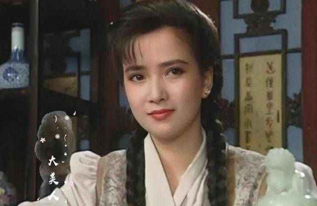 1993年,何晴又出演了电视剧《三国演义》中美艳动人的小乔.
