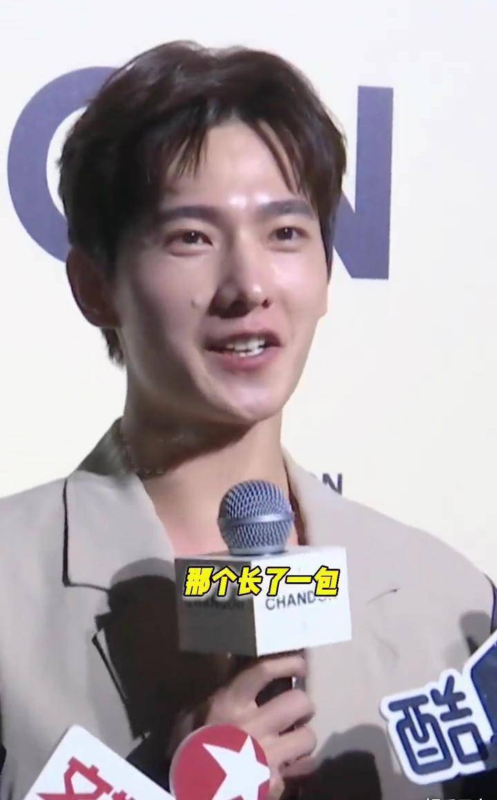 杨洋出席活动脸上却长大包,害羞请求媒体帮p痘,透露
