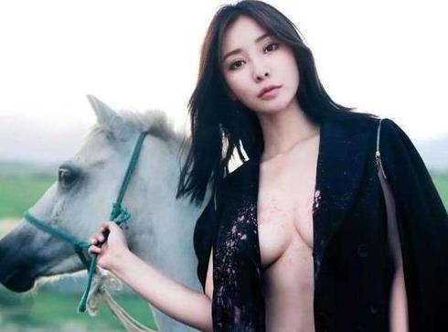 柳岩为何41岁没人敢娶?看到她做深蹲,网友:我还是洗洗