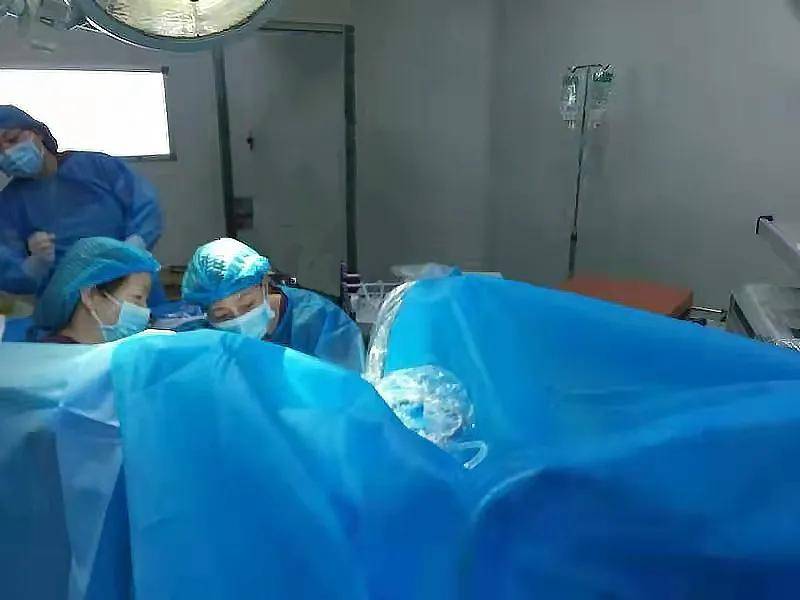 近日,于洪区人民医院妇产科成功完成一例宫腔镜下肿物切除术,手术仅用