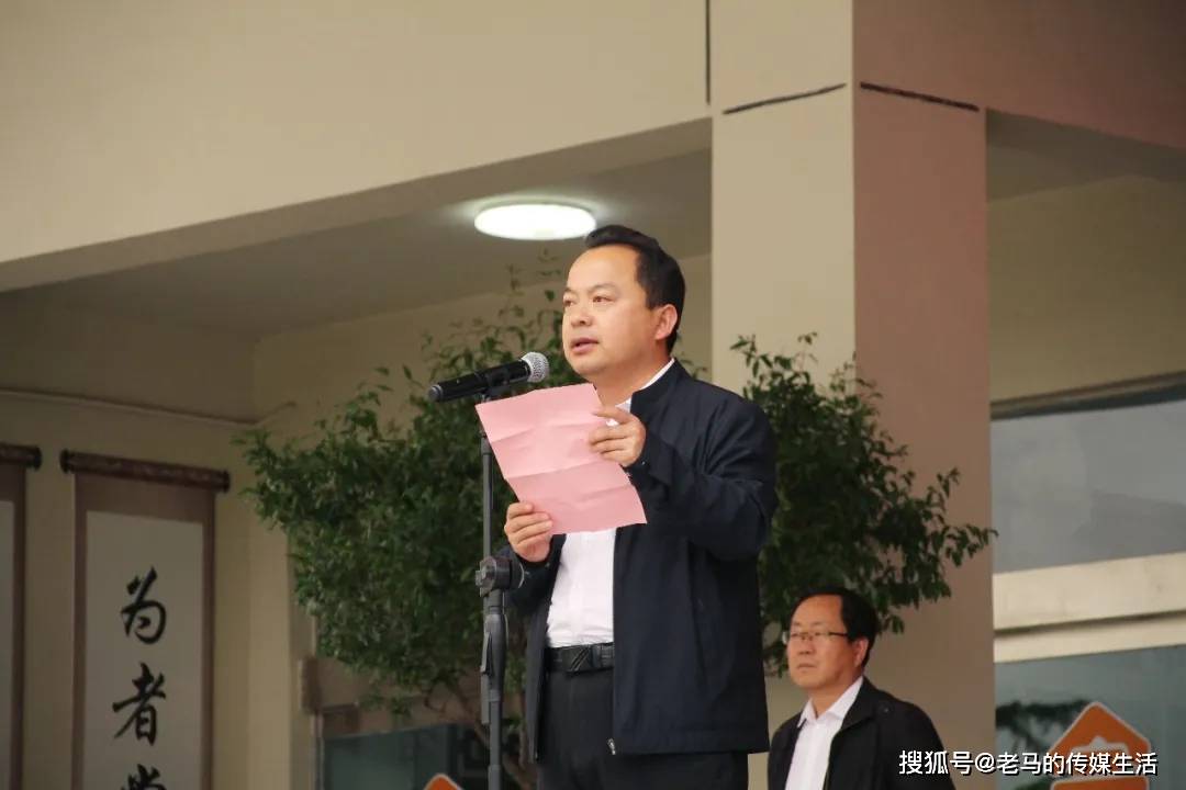 宣布获奖名单 马军校长宣布第一期班级擂台赛获奖班级名单.