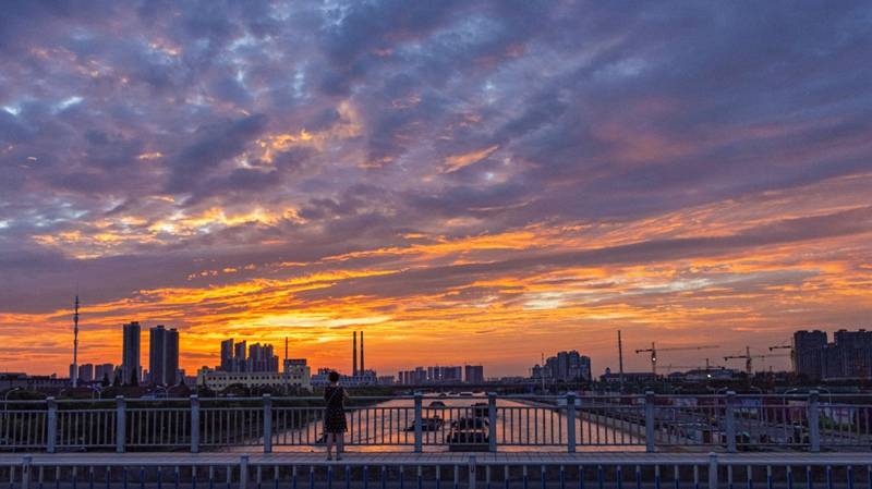 原创夏天最绚烂的天空摄影师镜头下的晚霞