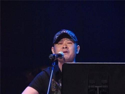 原创当年被妻子抛弃被那英瞧不起被杨坤嫌弃的刀郎现今咋样了