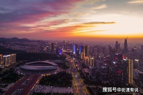 航拍夕阳中的济南cbd,城市建设日新月异,正在一步步长高.
