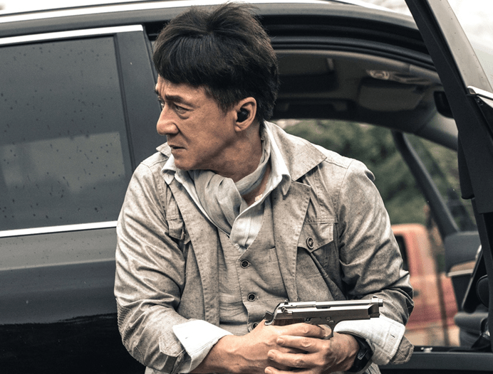 《急先锋》票房惨淡垫底,香港娱记声援成龙,怀疑影院经理收红包?