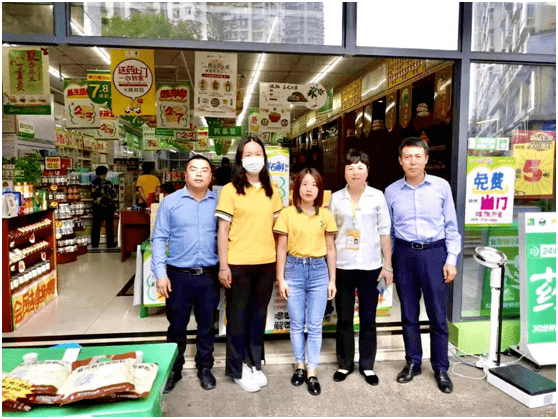 中心西南大区巡回亮剑团队各销售精英参加,对重庆一心堂给予全面支持