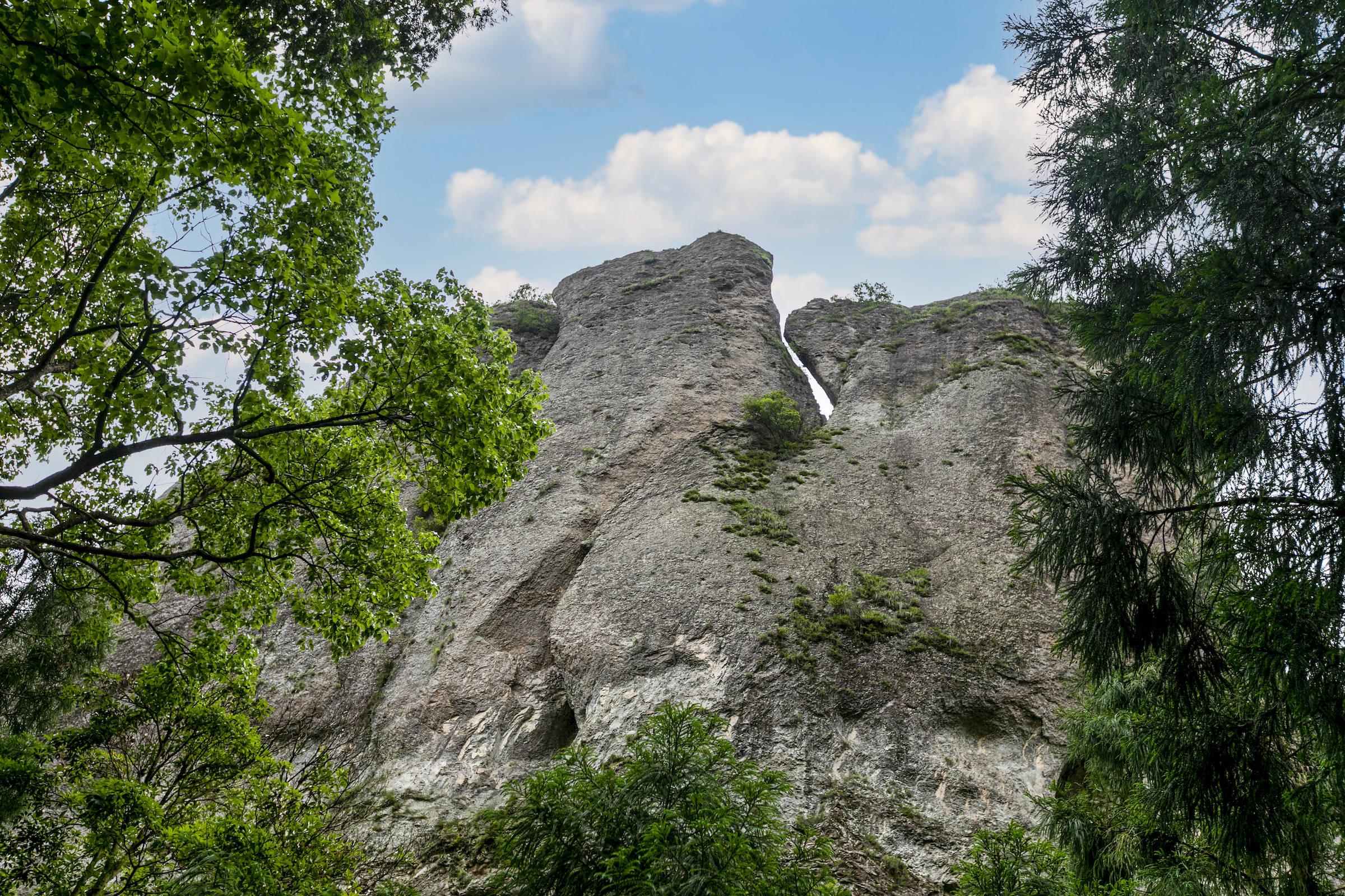 温州有座雁荡山,有山有水有乐园,夏日里的避暑胜地