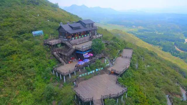 浪口温泉度假区包含的内容很多,有森林温泉,酒店,农庄,有观景索道