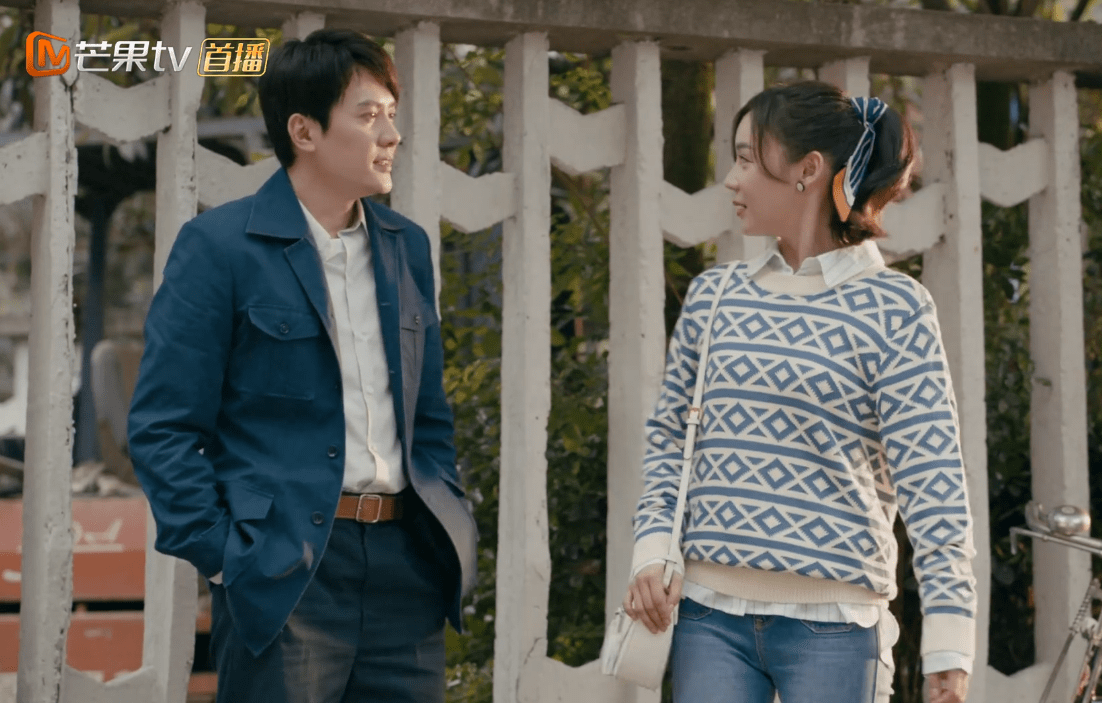 创业年代成袁姗姗时装秀过于时尚跟冯绍峰不像同年代的人