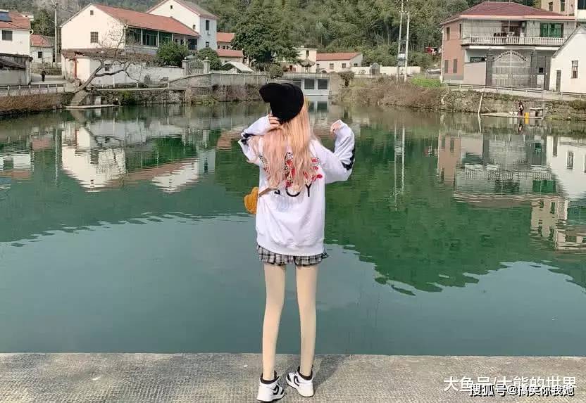 原创顾茜茜晒合影忘p图,不小心曝光杨清柠"真实腿型",网友:可怕