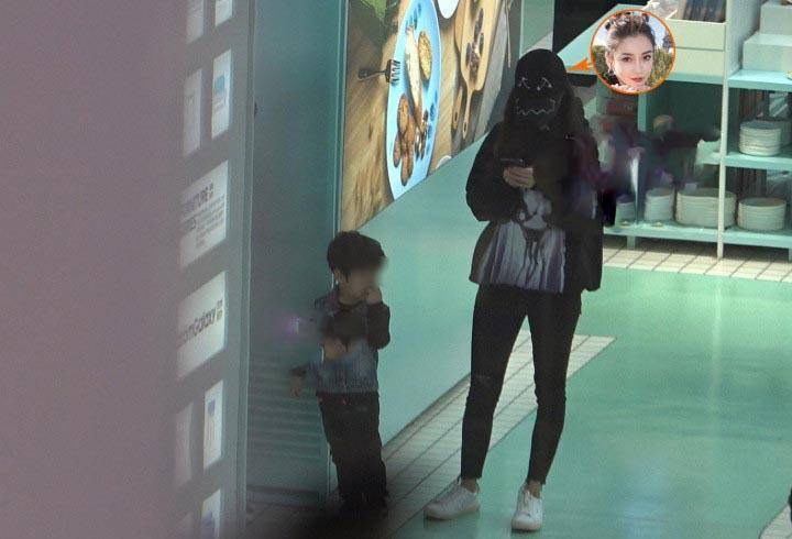 baby携3岁儿子逛商场,为讨小海绵欢心,买单毫不手软