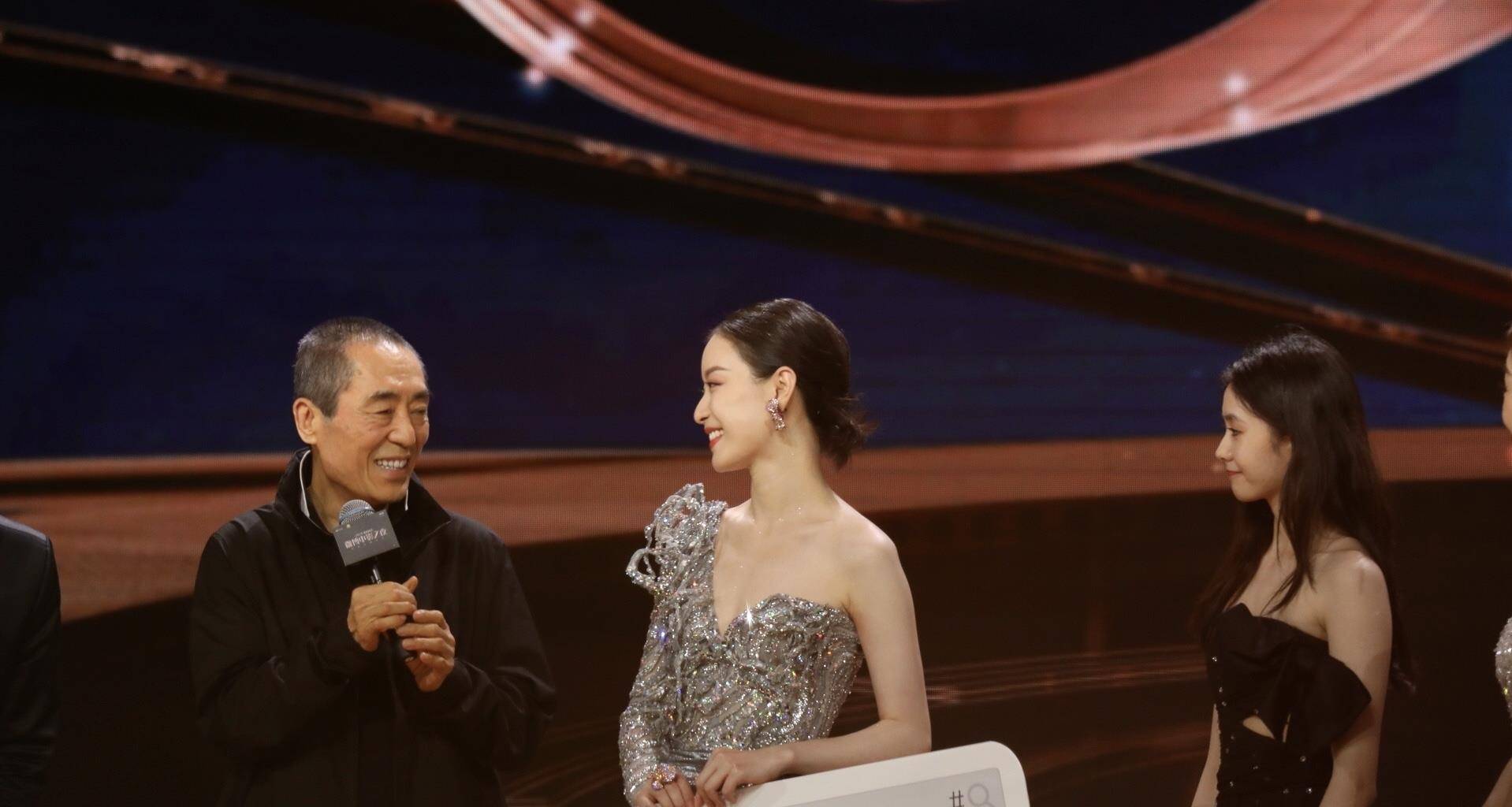 倪妮,刘浩存|两代谋女郎在张艺谋面前哭了!