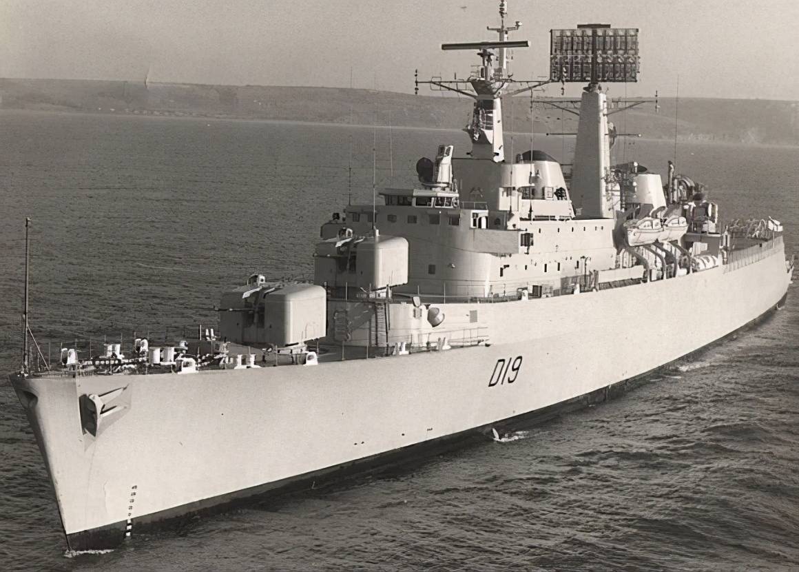 二战之后,英国研制的第一型驱逐舰就是"郡"级驱逐舰.