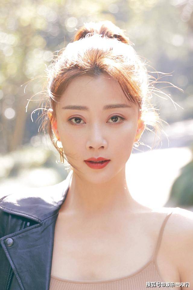 原创晒晒殷桃的生活照,家中装修简约温馨,原谅我对你的美一无所知