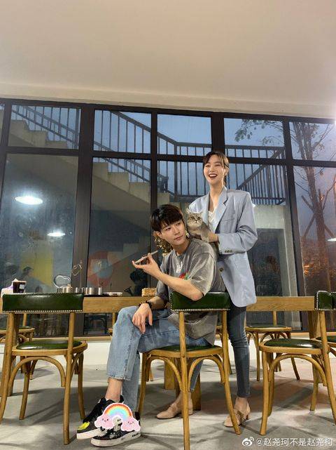 杨廷东今年的作品除了《御赐小仵作》还有张天爱,徐开骋主演的