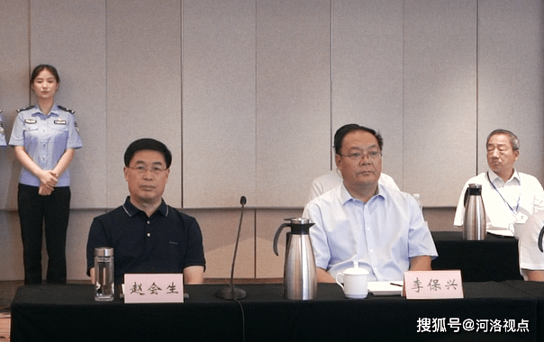 洛阳市委副书记赵会生,省见义勇为基金会副理事长蒋美兰,刘玉虎