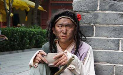 古代一乞丐, 12岁征战沙场, 最终成为开国功臣, 死后墓地无人敢盗