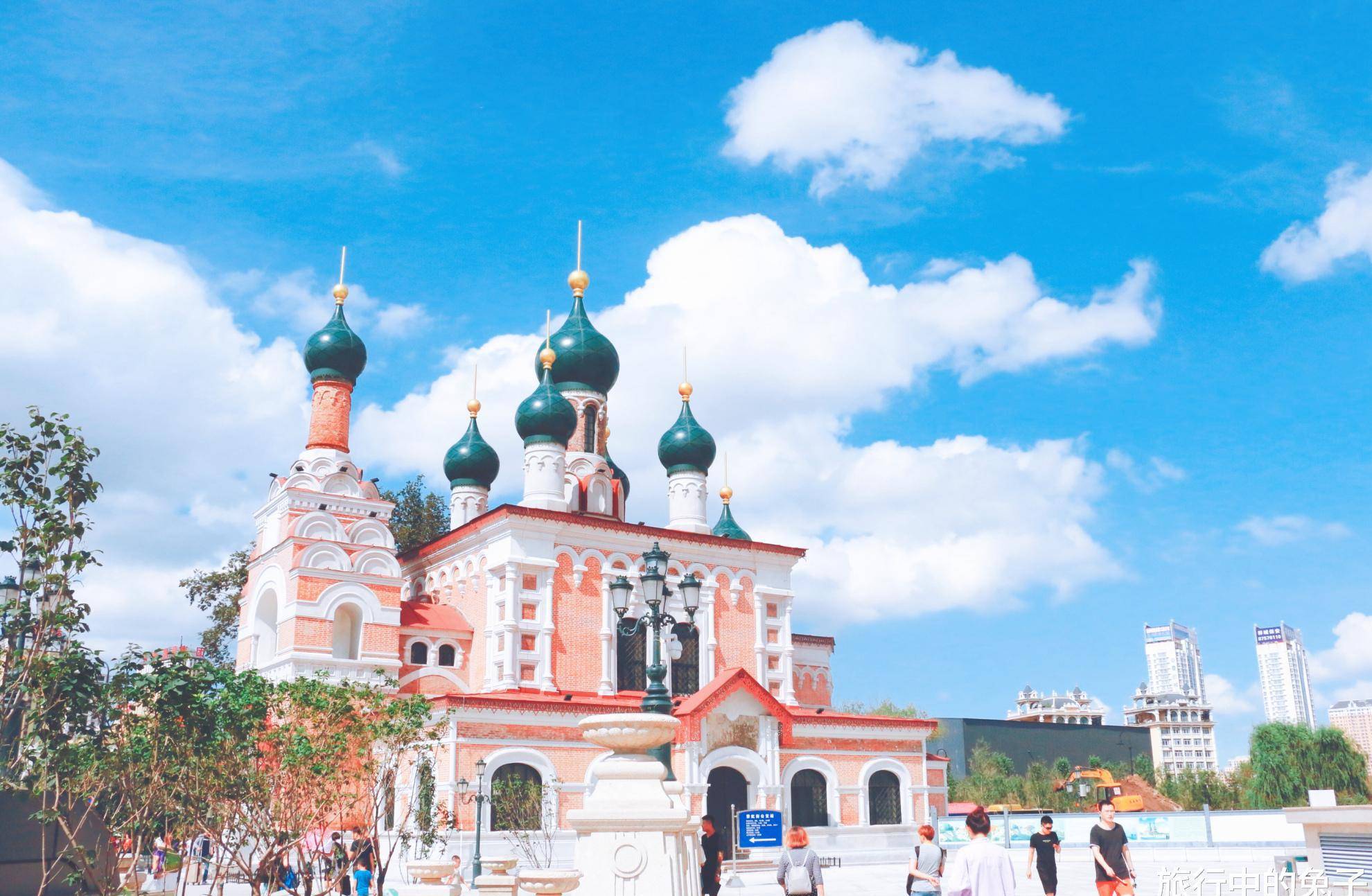 原创哈尔滨火车站旁有座教堂,俄罗斯风情引游客打卡,其实是个坟场