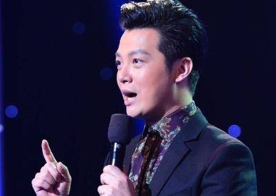 他是著名"央视一哥":娶身价上亿富二代为妻,今儿子成他的骄傲?_任鲁豫