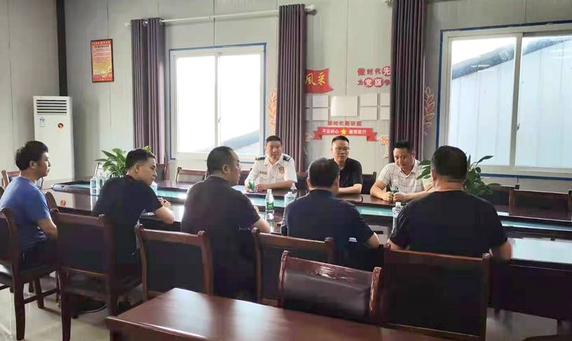 6月20日,泸县县委常委,副县长叶仕良率队开展安全生产和消防安全检查.