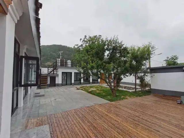 出国游受限,90后夫妻农村挑院子做民宿,农村房屋出租平台帮大忙