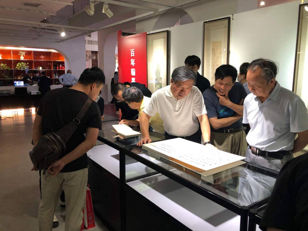 力邦拍卖2021春拍西北最大的线下艺术品展览首日预展精彩纷呈