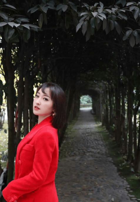 原创拥有四个八度的完美音域,还是星光大道年度总冠军,她去哪了?