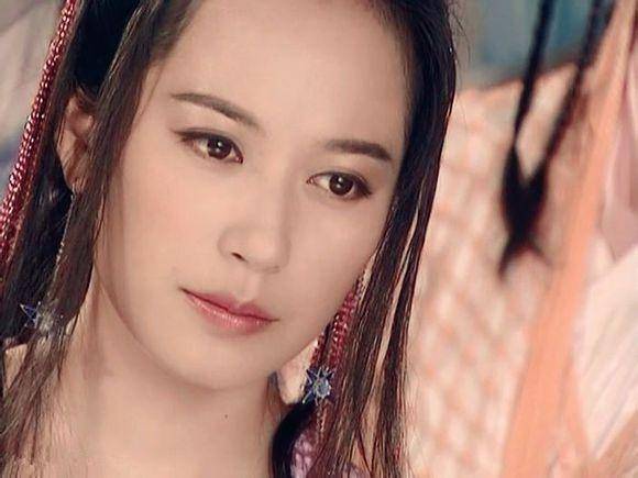 原创倾国倾城的古装美女,躲过了小龙女,躲过了白浅,却没能躲过她