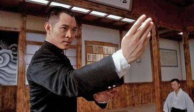 吴京被他被踹飞,李连杰被他误伤,两人师傅出马才与他打成平手!