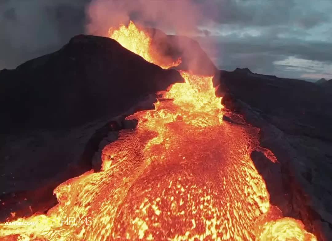 无人机为捕捉冰岛火山喷发坠毁高风险区域如何保障机身财产安全