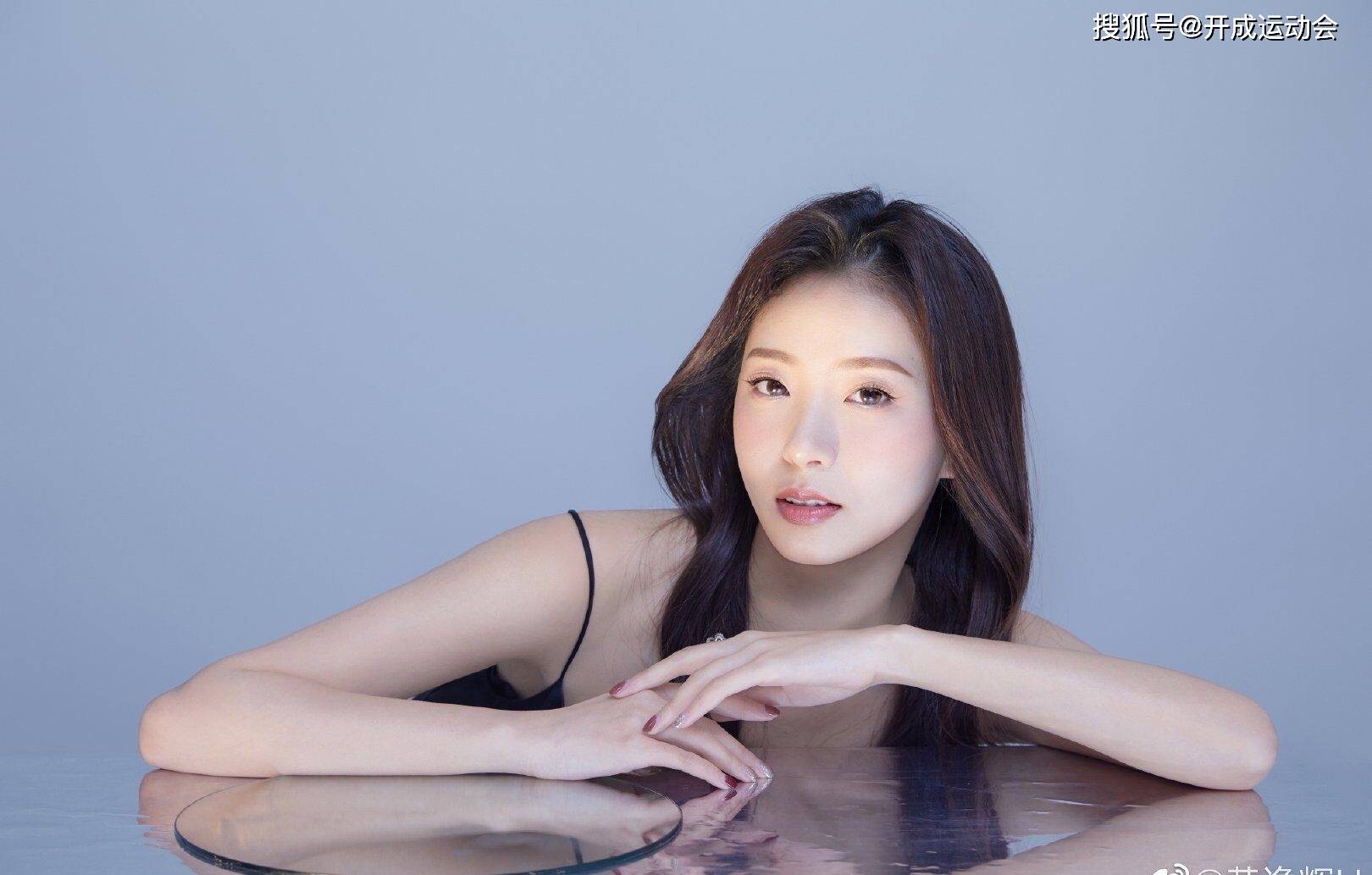 原创范子铭与最美啦啦队美女分手了黄逸辉人淡如菊肤白貌美