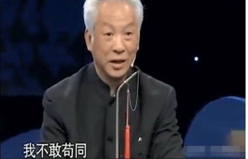 原创老汉拿慈禧太后的水烟袋鉴宝,称家里还有一千多件,鉴定后傻眼