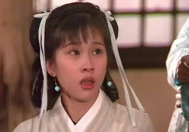 1995年,在电视剧《僵尸道长》中饰演余碧心,同年出演首部电影是与成龙