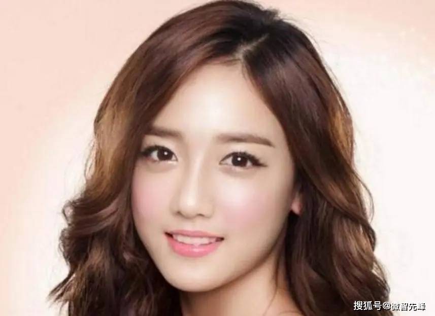 大眼睛属于天真型,小眼睛属于专注型,看女子眼睛面相看的不是眼睛外形