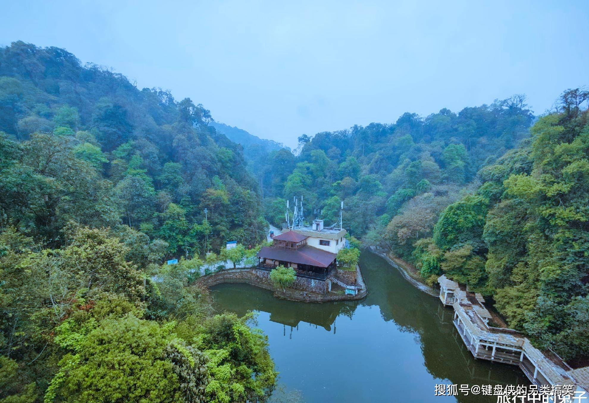 占地7万亩的森林公园,有48个天心湖,夏季平均气温在20