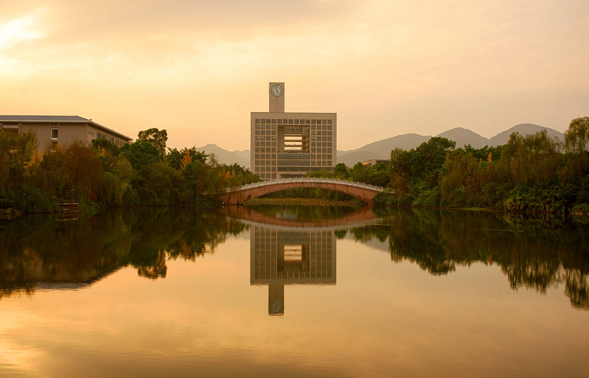 原创西南地区较为厉害的师范大学,拥有3门b类专业,收分不高适合捡漏