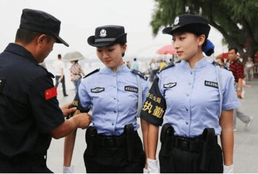 说到编外人员,就不得不提到辅警,前段时间曝光的女辅警 敲诈勒索案在