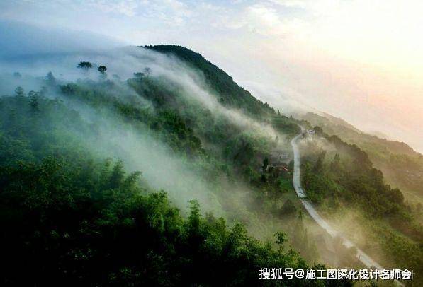 自驾或者座公交到达玉峰山景区: 玉峰山临崖步道—— 花岛湖景区——