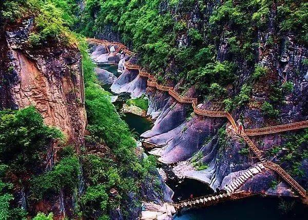八泉峡景区位于山西长治壶关太行山大峡谷中段,壶关太行山大峡谷旅游