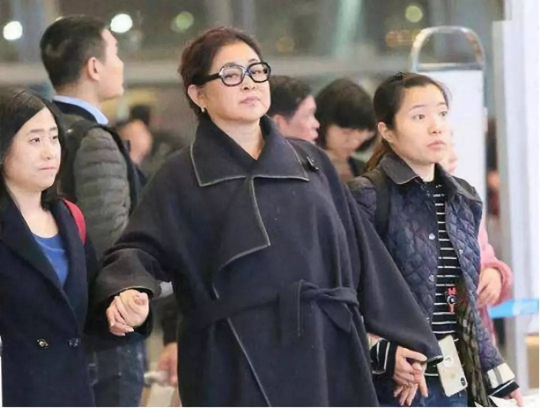 62岁倪萍减肥成功,年轻状态惹人羡慕